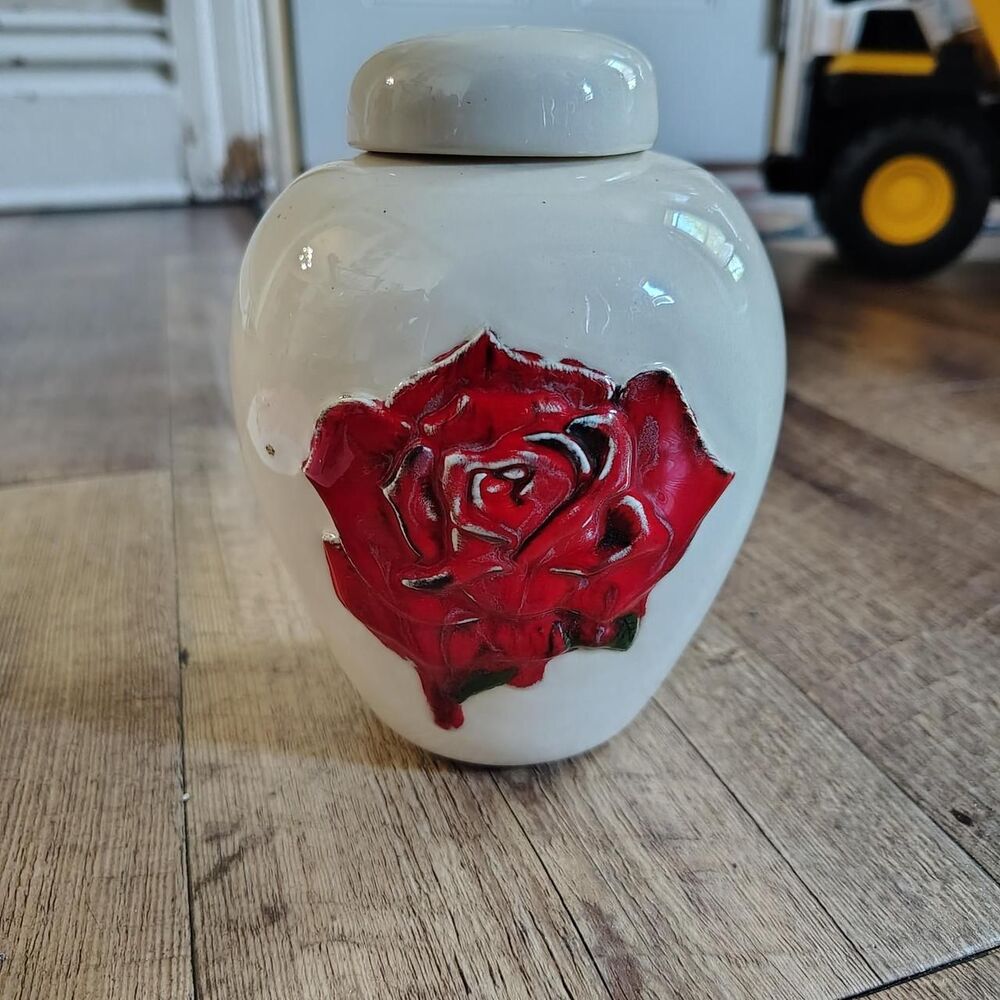 No-brand White and Red Decor-home-accesories